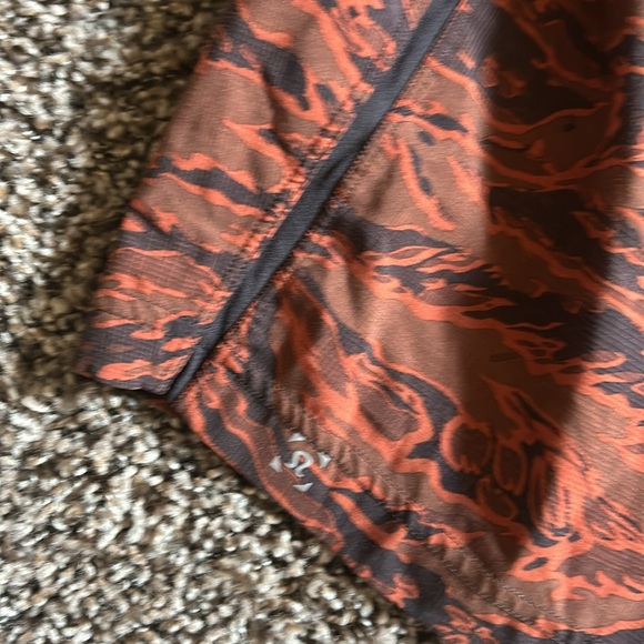 Lululemon Pace Breaker Short  in Tiger Camo Multi Orange size SMALL men’s - Picture 9 of 9